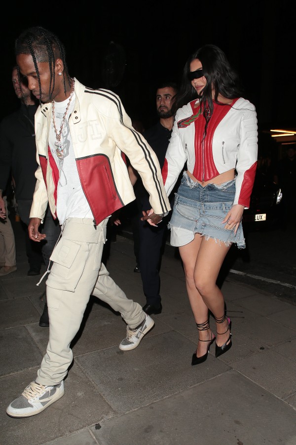 LONDON, ENGLAND - AUGUST 06: Travis Scott and Kylie Jenner are seen on a night out at The Twenty Two in Mayfair on August 06, 2022 in London, England. (Photo by Ricky Vigil M/GC Images) (Foto: GC Images)