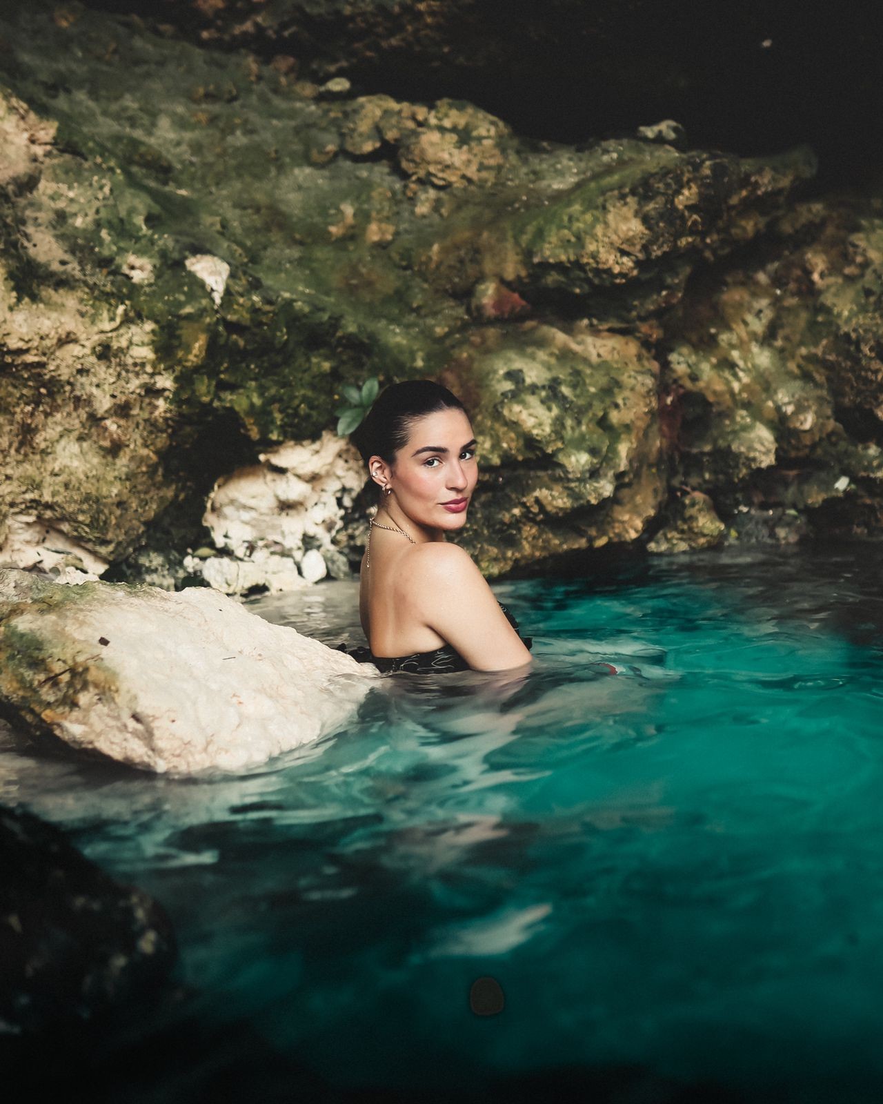 Lívian Aragão abre álbum de fotos em gruta paradisíaca em Punta Cana (Foto: Ally Araújo)