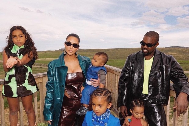 Kanye West, Kim Kardashian e filhos (Foto: Reprodução/ Instagram)