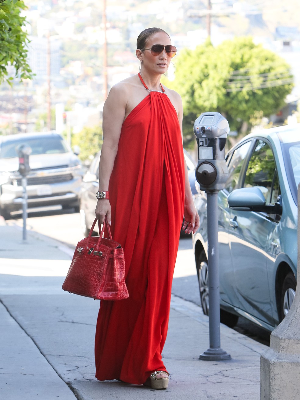 Jennifer Lopez em 18 de julho pelas ruas de Los Angeles, na California — Foto: BG020/Bauer-Griffin/GC Images