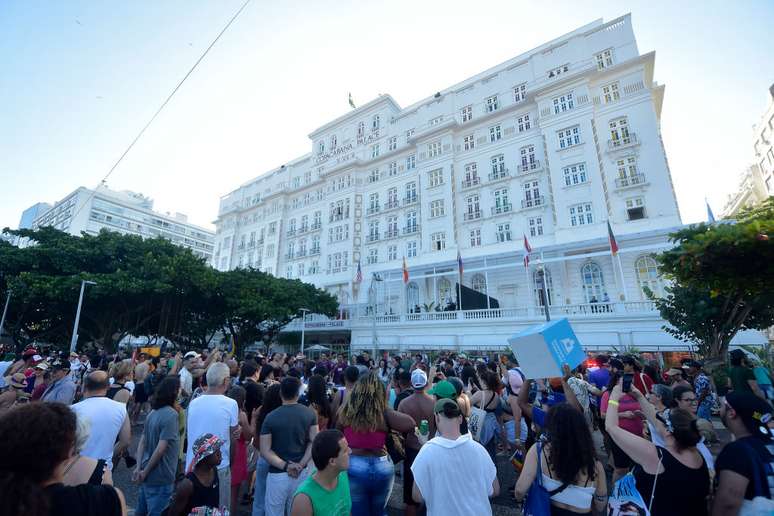 Imagens da frente do Copacabana Palace durante semana em que Madonna esteve no Brasil