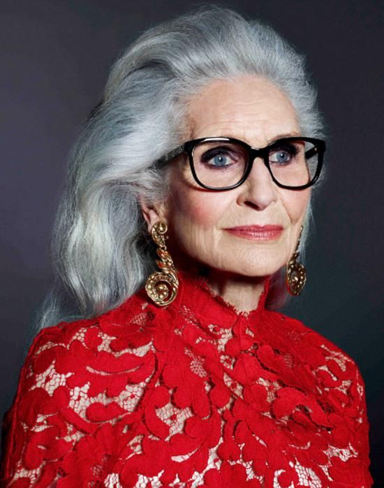 Daphne Selfe, 95 anos trabalha como modelo sênior e é considerada a mais velha na profissão -  Foto: Reprodução