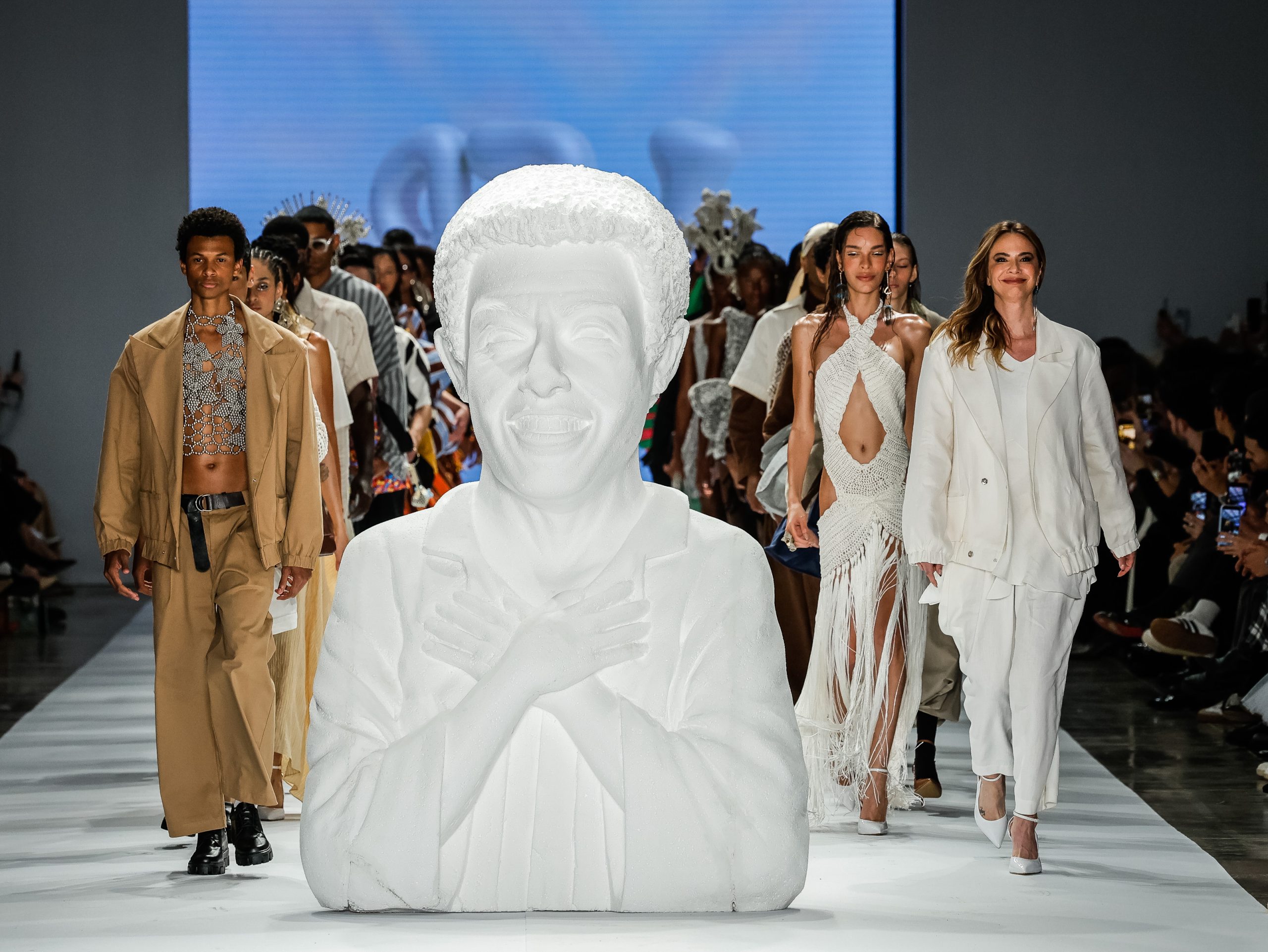 Led | SPFW N60 - Revista ESTILO Led SPFW N60 celebra o Carnaval e exalta a força da moda brasileira - Revista Estilo - Revista de Moda