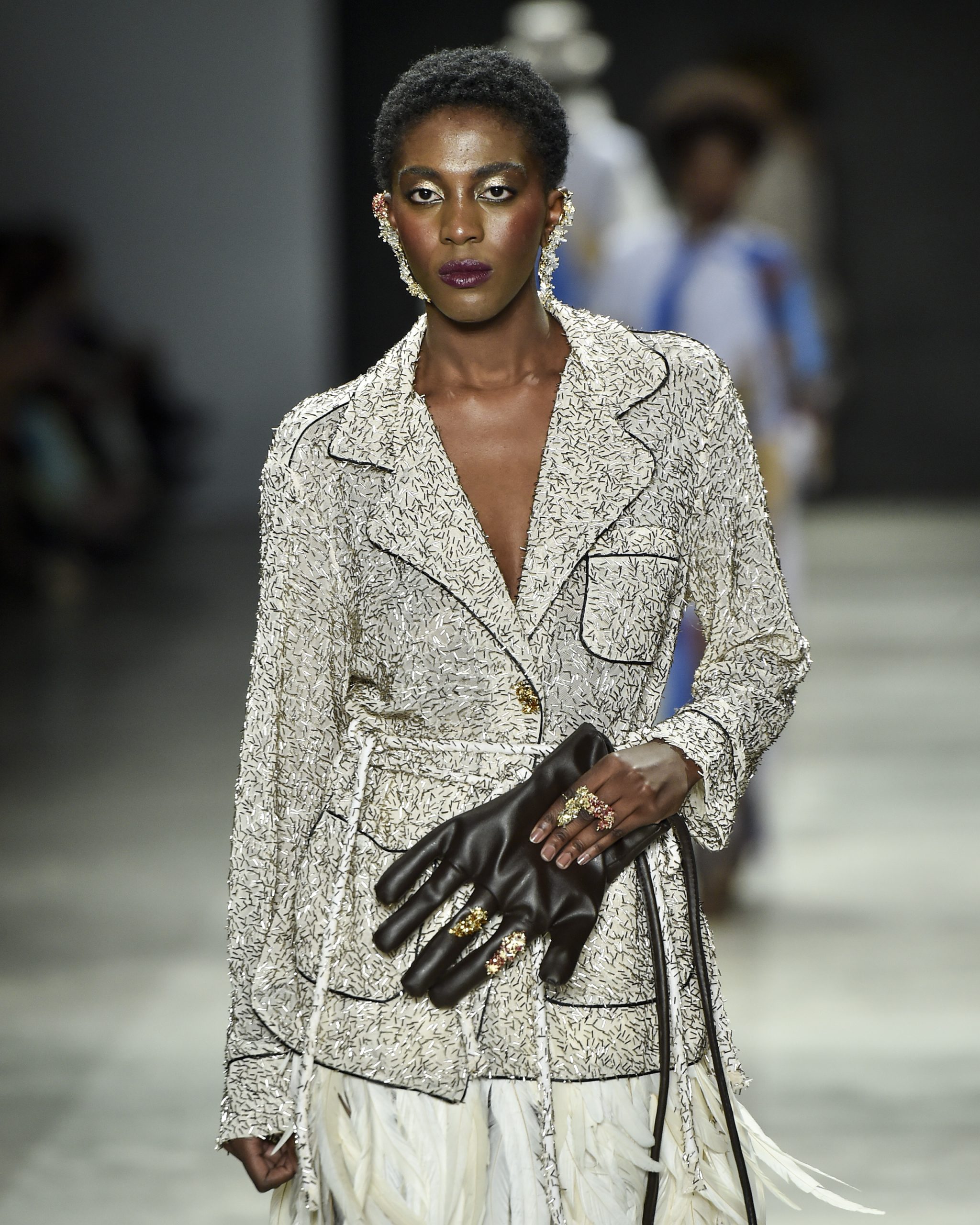 Apartamento 03 | SPFW N60 - Revista ESTILO Apartamento 03 SPFW N60 celebra Benjamim de Oliveira em desfile sobre elegância e ancestralidade negra