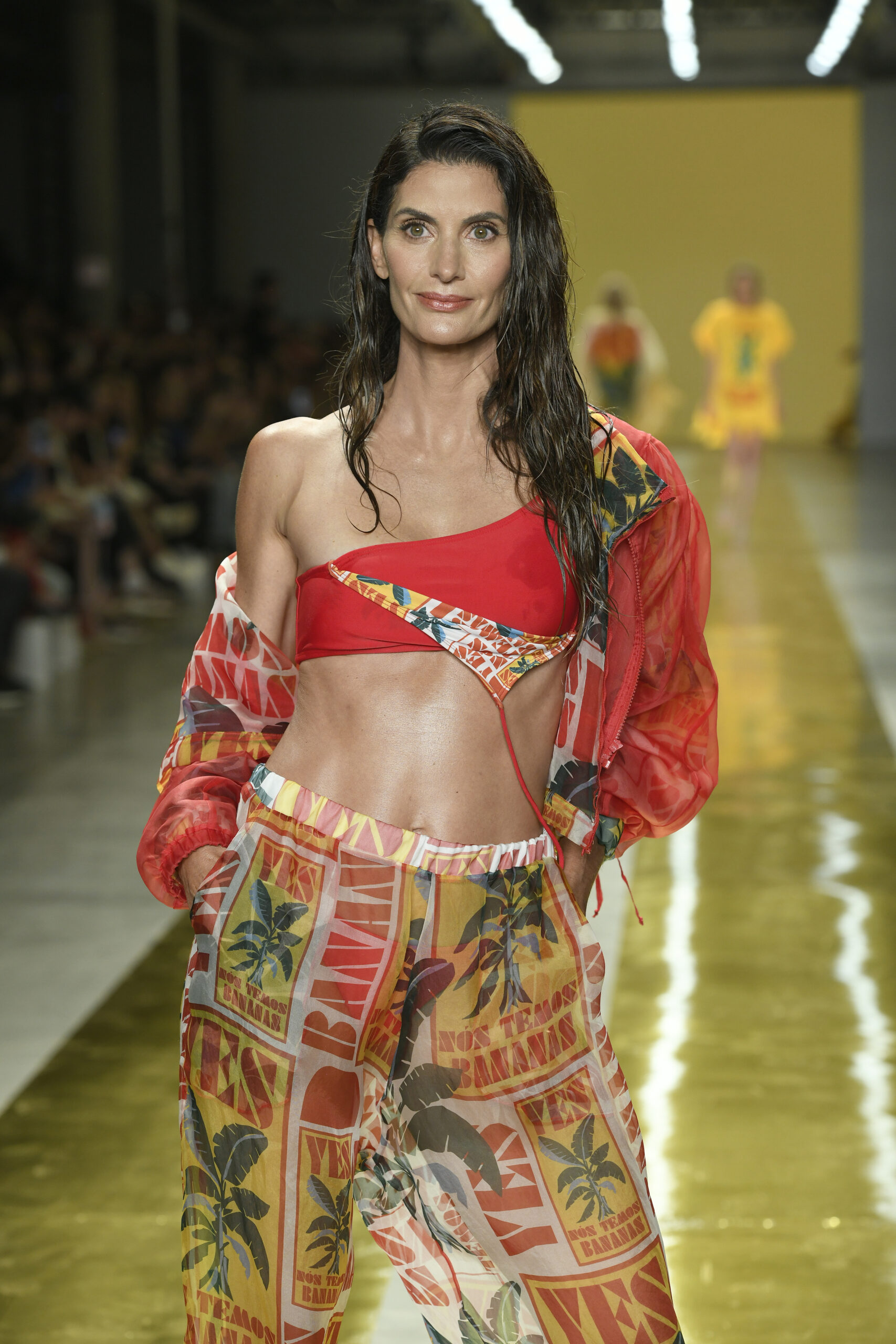 Amir Slama SPFW N60 celebra 35 anos de moda praia com desfile sustentável e lançamento do Fashion for Forests 35 - CADERNO DE MODA Amir Slama SPFW N60 celebra 35 anos de moda praia - CADERNO DE MODA